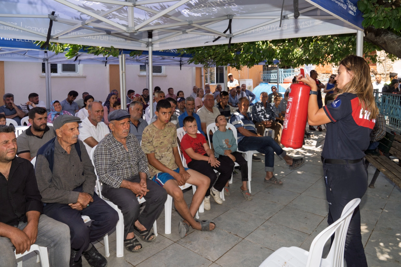 İzmir&rsquo;de kırsal mahalleler yangına karşı g&uuml;&ccedil;leniyor