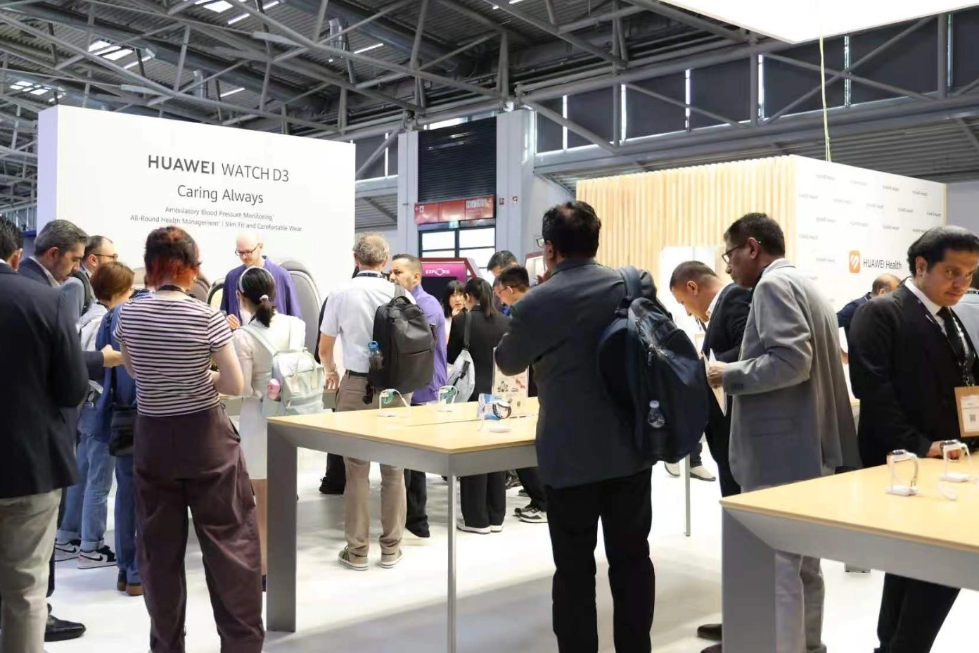 HUAWEI WATCH D3, ESC Kongresi 2026'da erken bir tanıtımla piyasaya &ccedil;ıktı... Bilekten kan basıncı &ouml;l&ccedil;&uuml;m&uuml;nde yeni d&ouml;nem