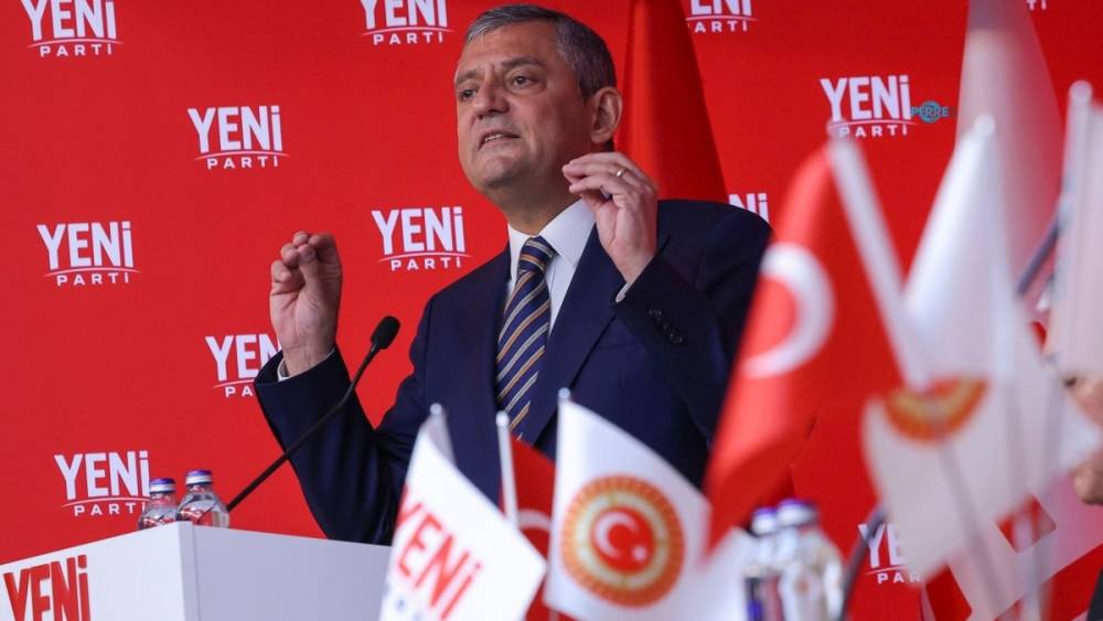 &Ouml;zg&uuml;r &Ouml;zel&rsquo;den fon krizi &ccedil;ıkışı: '200 milyon dolarlık işlem &ccedil;antacılar &uuml;zerinden yapıldı' 