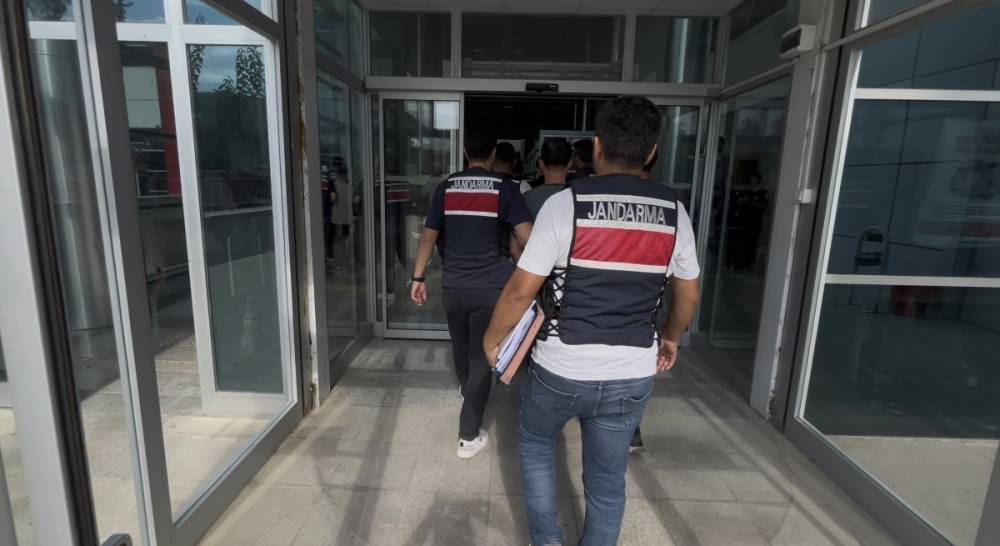 Ter&ouml;r &ouml;rg&uuml;t&uuml; DEAŞ&rsquo;a b&uuml;y&uuml;k darbe: 5 ş&uuml;pheli tutuklandı  - Videolu Haber