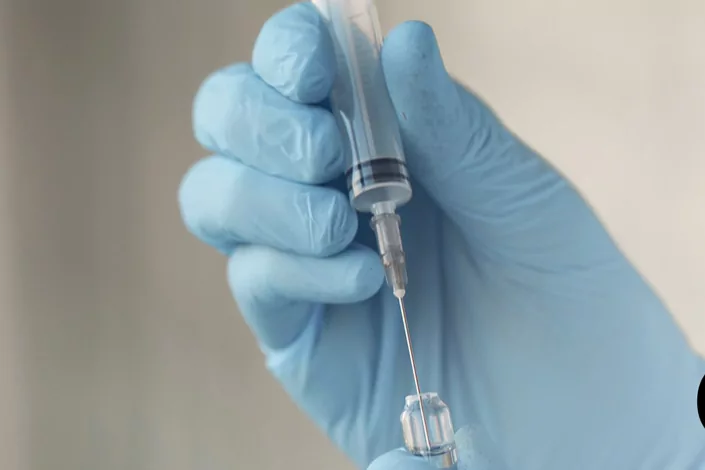 Uzmanlardan grip uyarısı: 6 aydan b&uuml;y&uuml;k herkese influenza aşısı &ouml;neriliyor