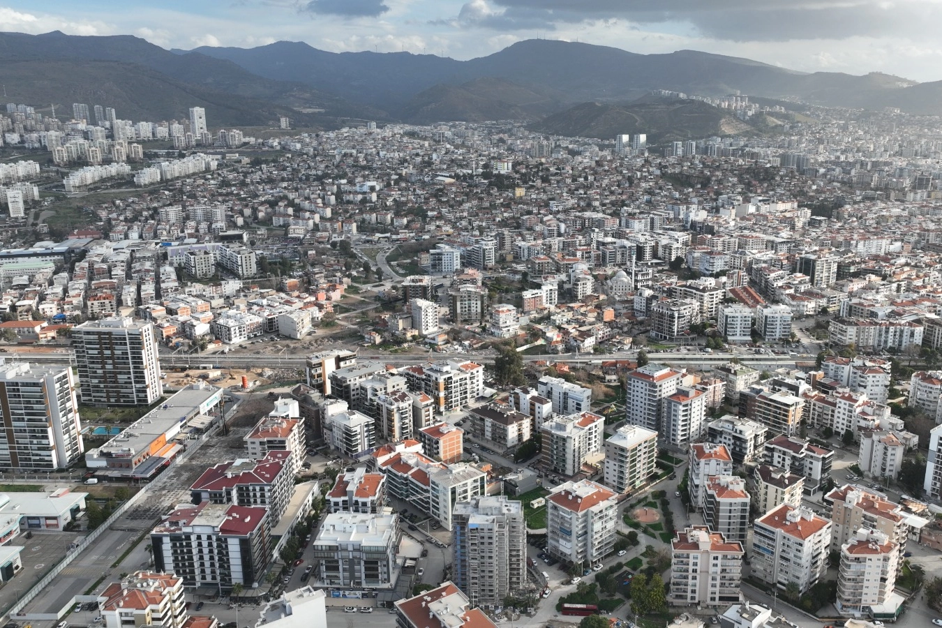 İzmir&rsquo;de depreme ve tsunamiye karşı s&uuml;rd&uuml;r&uuml;lebilir kent planlaması