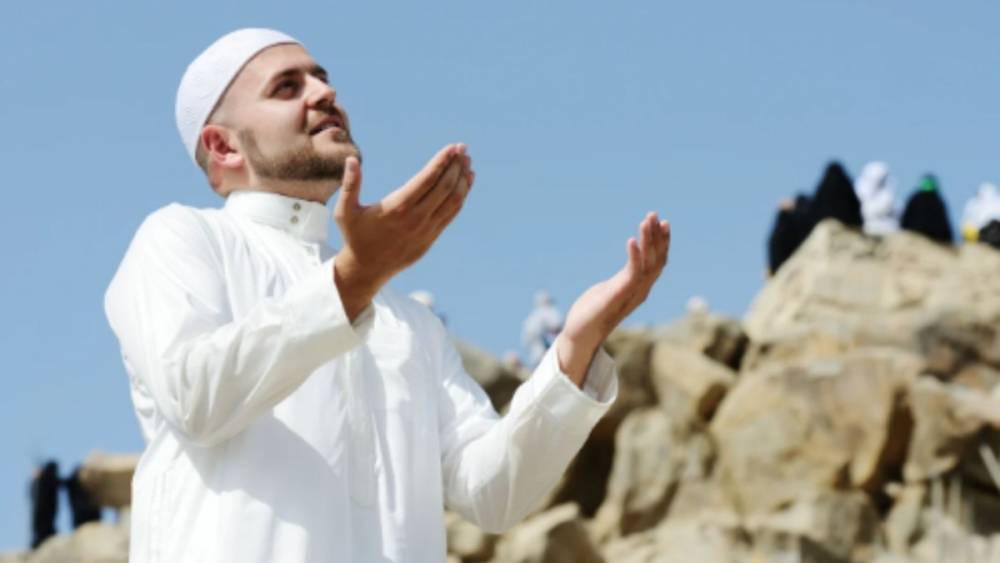 Mağdur olan umre yolcularının tahliyesi s&uuml;r&uuml;yor: İlk kafile İstanbul&rsquo;a getirildi 