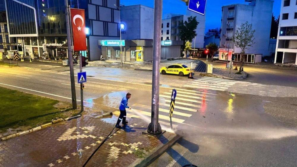 Adıyaman&rsquo;da yağış sonrası gece boyu temizlik seferberliği  - Videolu Haber
