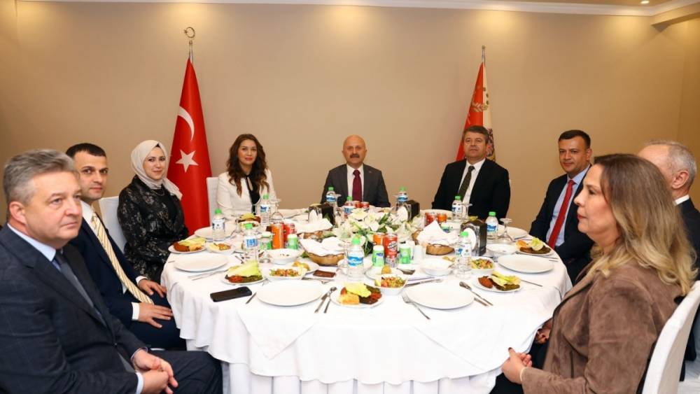 Adıyaman Valisi Dr. Osman Varol&rsquo;a veda yemeği 