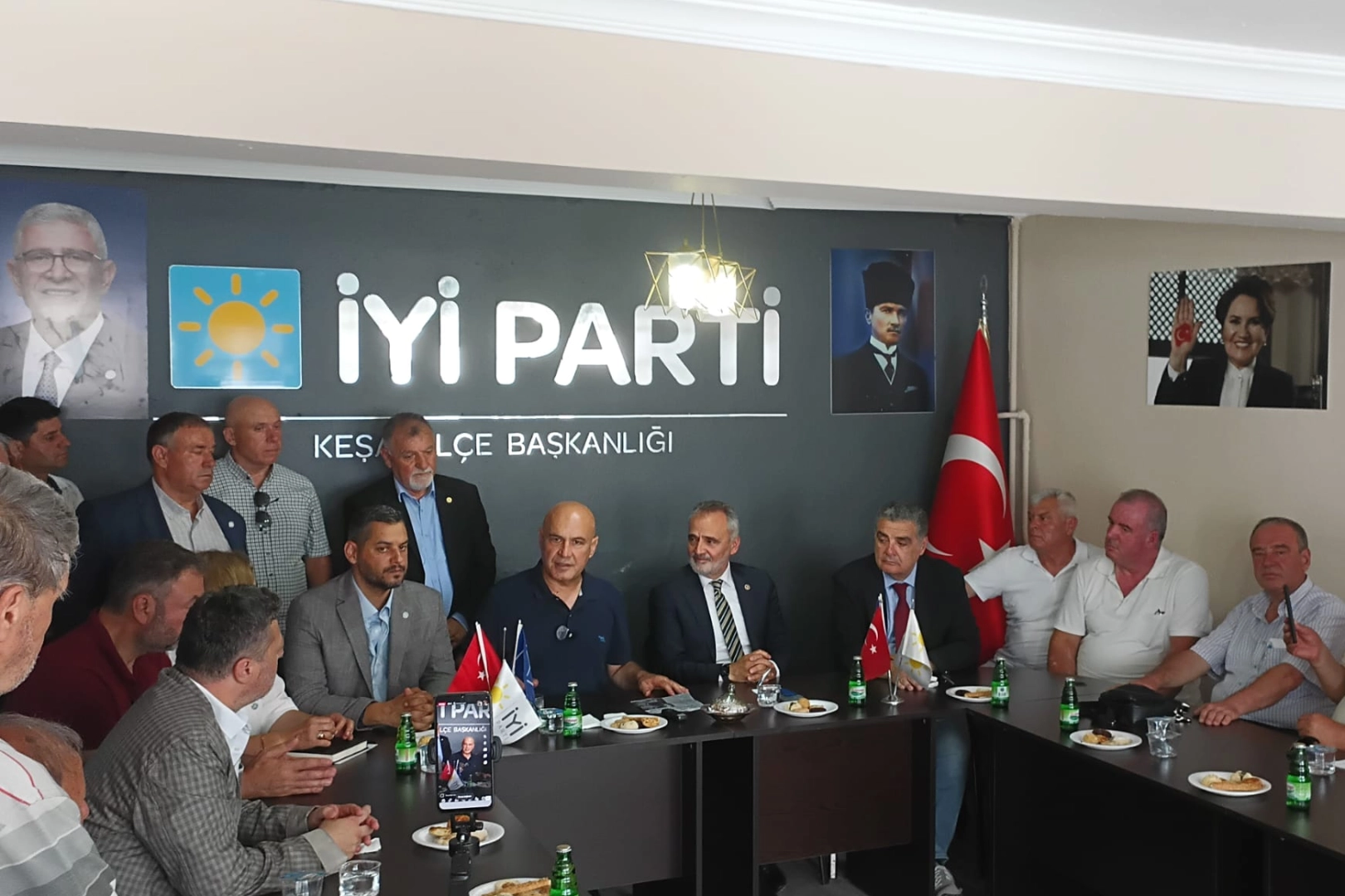 Turhan &Ccedil;&ouml;mez Keşan'da konuştu... T&uuml;rkiye'nin en b&uuml;y&uuml;k sorunu tek adam rejimi