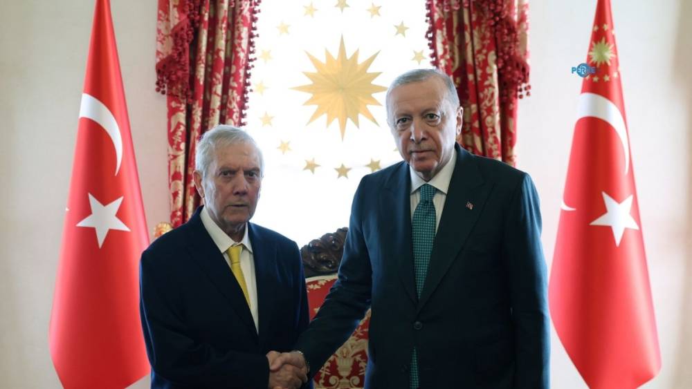 Dolmabah&ccedil;e&rsquo;de futbol zirvesi: Cumhurbaşkanı Erdoğan&rsquo;dan S&uuml;per Lig&rsquo;de adil rekabet mesajı 