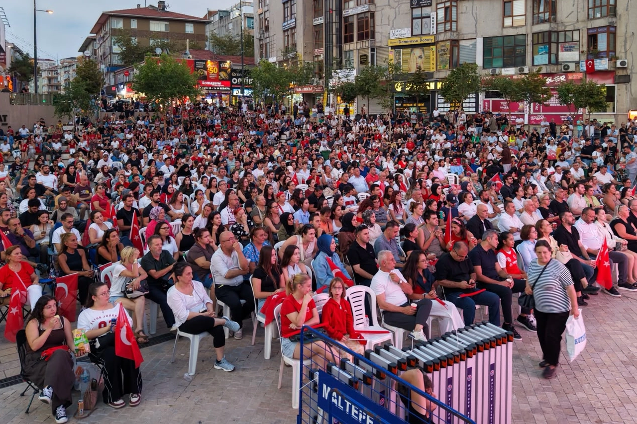 Filenin Sultanları&rsquo;nın Avrupa Şampiyonluğu Maltepe&rsquo;de dev ekranda kutlandı