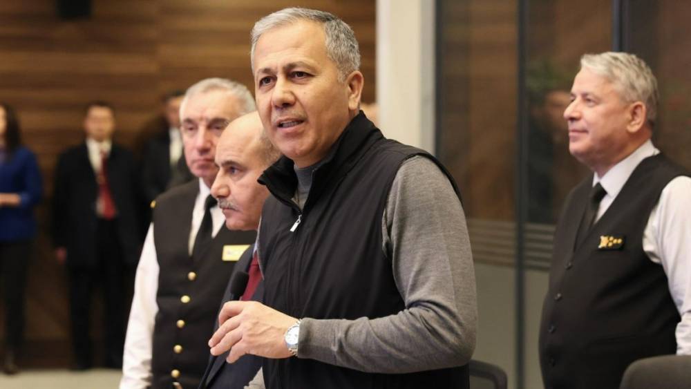 Bakan Yerlikaya: &lsquo;21 ilde organize su&ccedil; &ouml;rg&uuml;t&uuml;ne operasyonda 96 kili g&ouml;zaltına alındı&rsquo; 