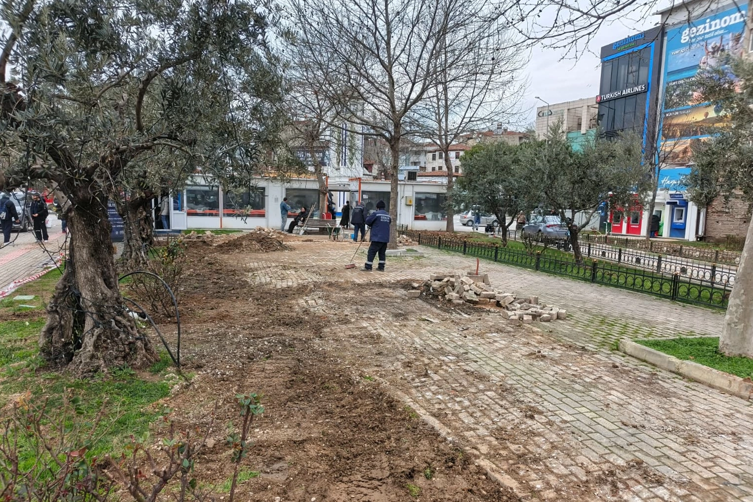 Bursa'da Gemlik &Ccedil;arşı Meydanı daha g&uuml;venli ve estetik olacak