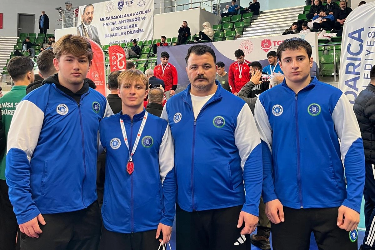 Bursa B&uuml;y&uuml;kşehirli g&uuml;reş&ccedil;iler T&uuml;rkiye k&uuml;rs&uuml;s&uuml;n&uuml; es ge&ccedil;medi