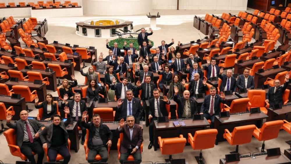 CHP'li Tanal&rsquo;dan emekliler i&ccedil;in &ccedil;ağrı: &lsquo;İntibak yasası acilen &ccedil;ıkarılsın, seyyanen zam yapılsın&rsquo; 