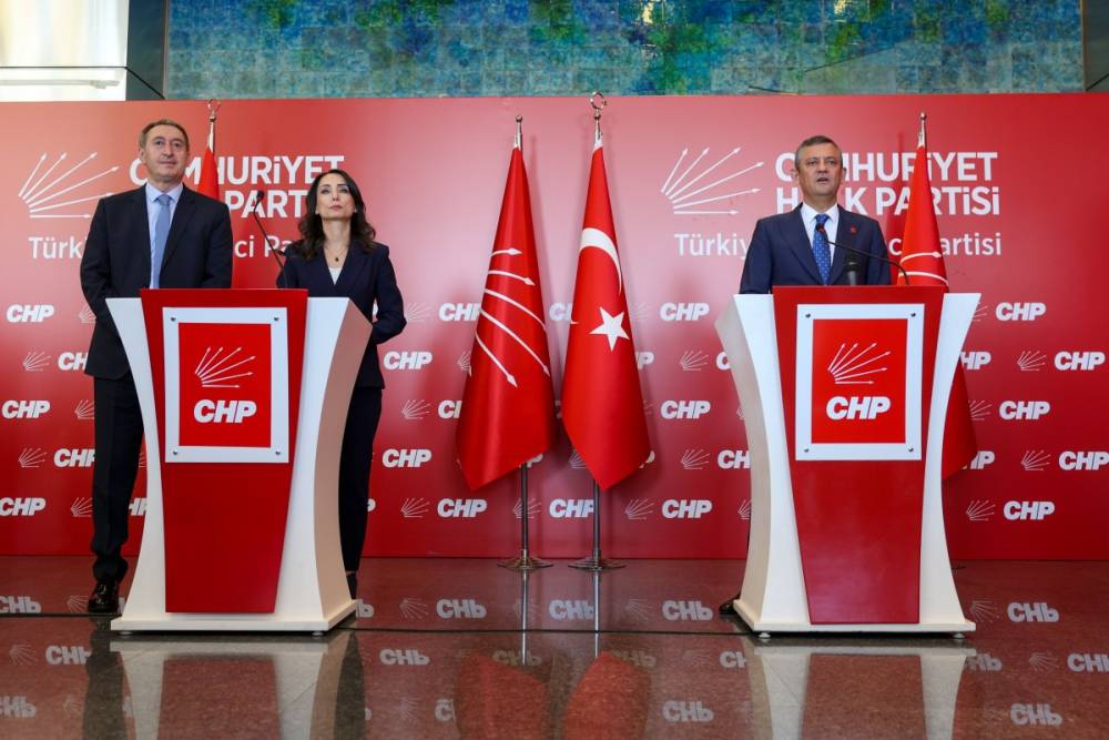 Özgür Özel: 'CHP, Kürt Sorununu da Kapsayan Büyük Bir Demokratikleşme Paketi Öneriyor' 