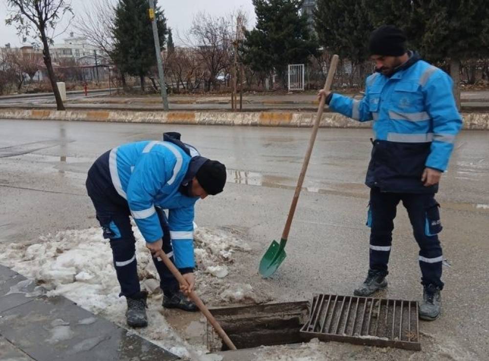 Adıyaman&rsquo;da yağış mesaisi: Ekiplerden kapsamlı altyapı temizliği 
