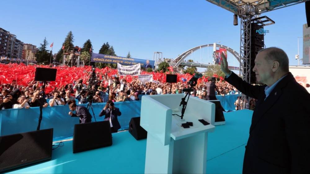 Erdoğan&rsquo;dan muhalefete: &lsquo;Eski dostlar d&uuml;şman, eski &ccedil;amlar bardak olmuş&rsquo; 