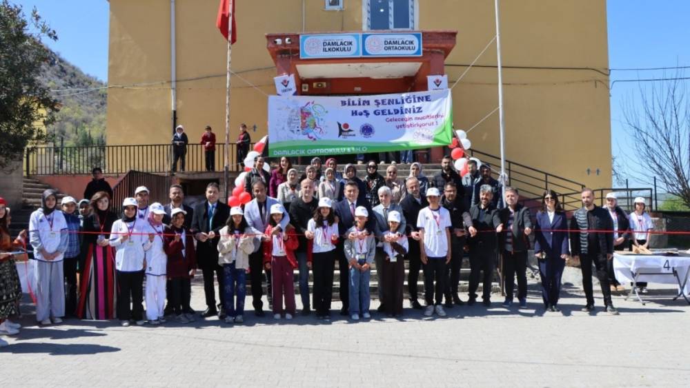 Adıyaman Damlacık Okulları&rsquo;nda T&Uuml;BİTAK 4006 Bilim Fuarı&rsquo;na yoğun ilgi 