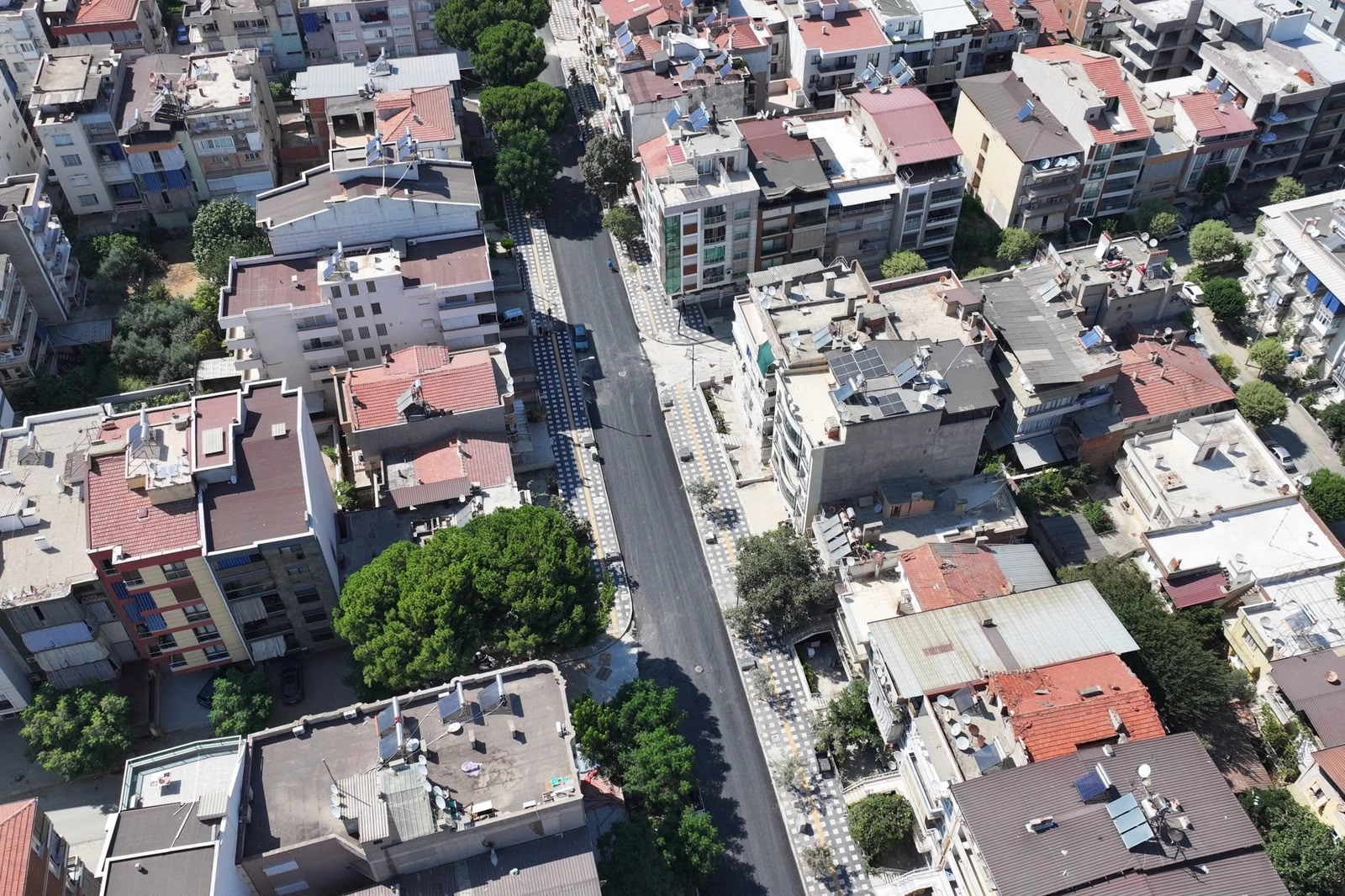 Salihli&rsquo;nin Ş&uuml;heda Caddesi sil baştan yenileniyor