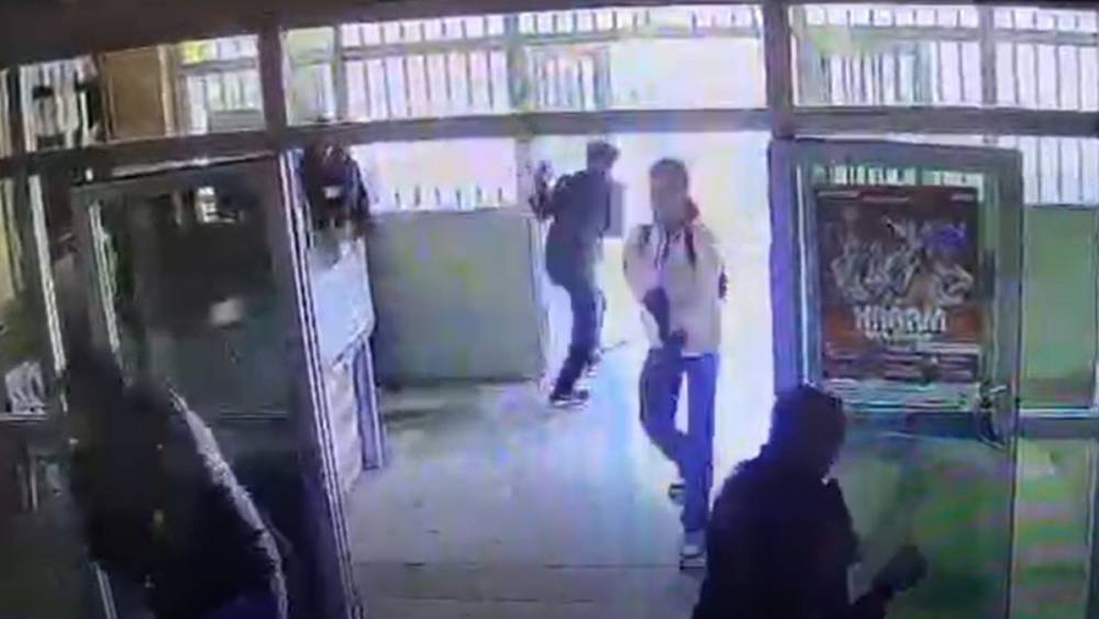 Siverek&rsquo;te okulda silahlı saldırı: 16 kişi yaralandı, ş&uuml;pheli yaşamına son verdi  - Videolu Haber