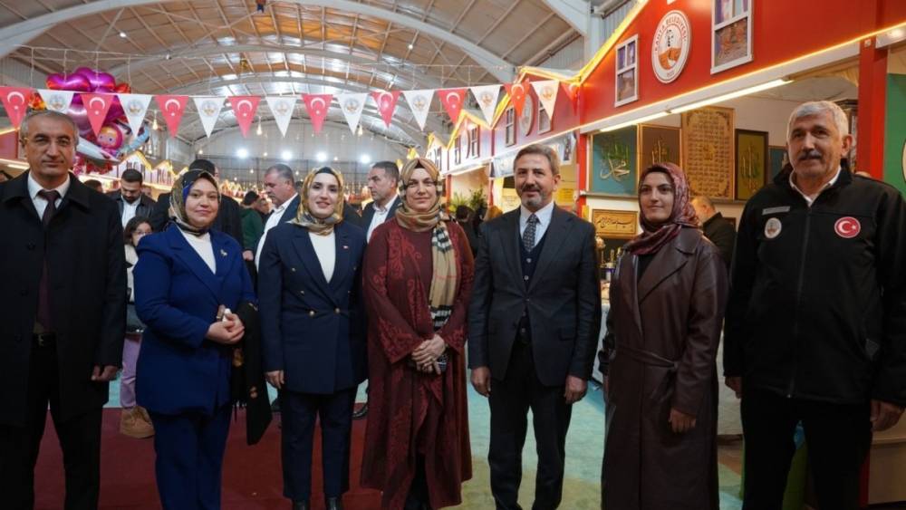 Bakan Yardımcısı Ahmet Aydın, Kahta Belediyesi Ramazan &Ccedil;arşısı&rsquo;nı ziyaret etti 