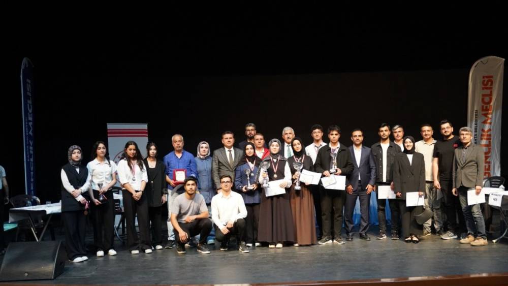 Kahta&rsquo;da liseler arası &lsquo;Kaybedeni Olmayan&rsquo; turnuva tamamlandı 