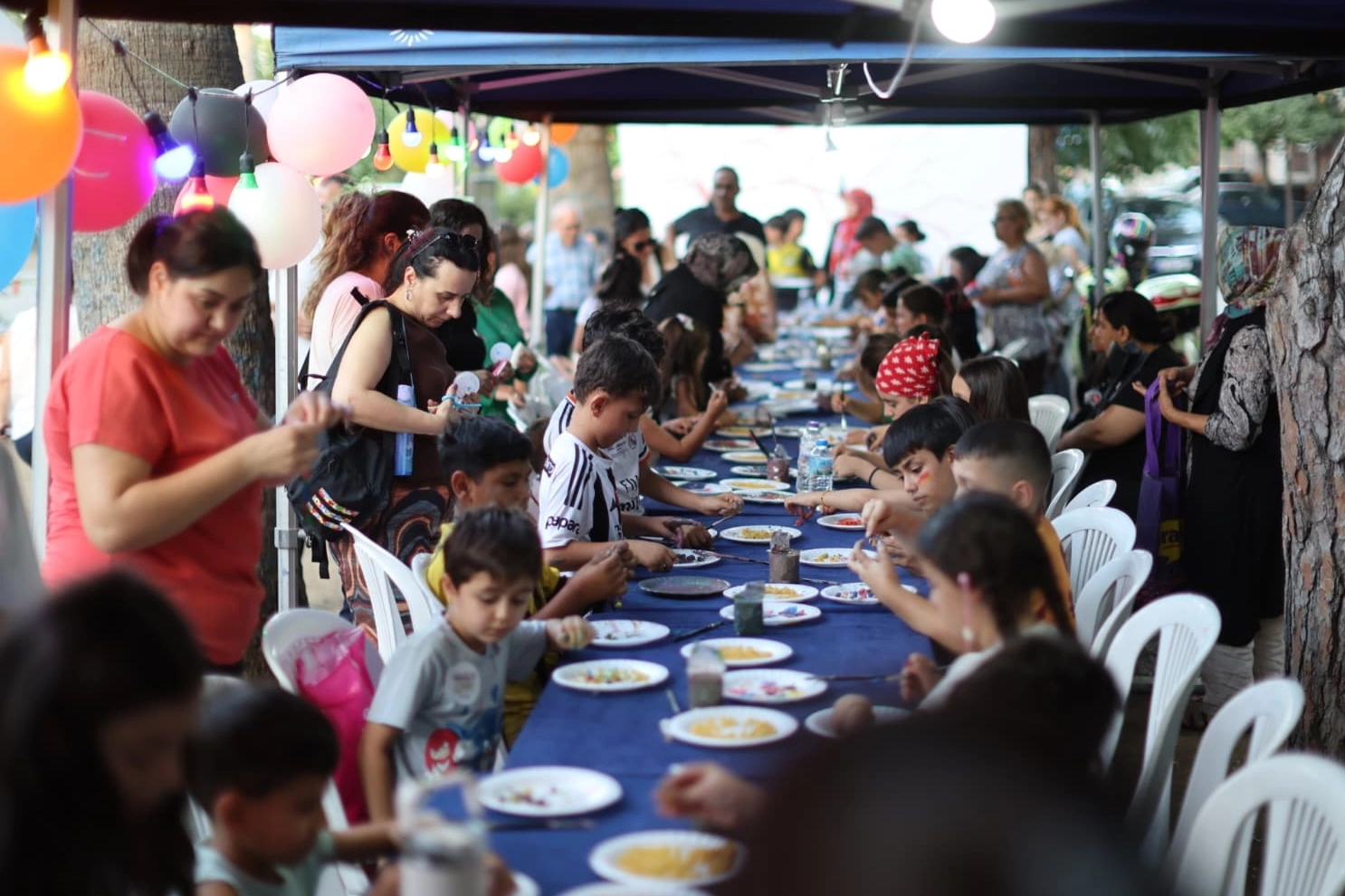 İzmir Karabağlar'da mahalle k&uuml;lt&uuml;r&uuml; yeniden canlanıyor