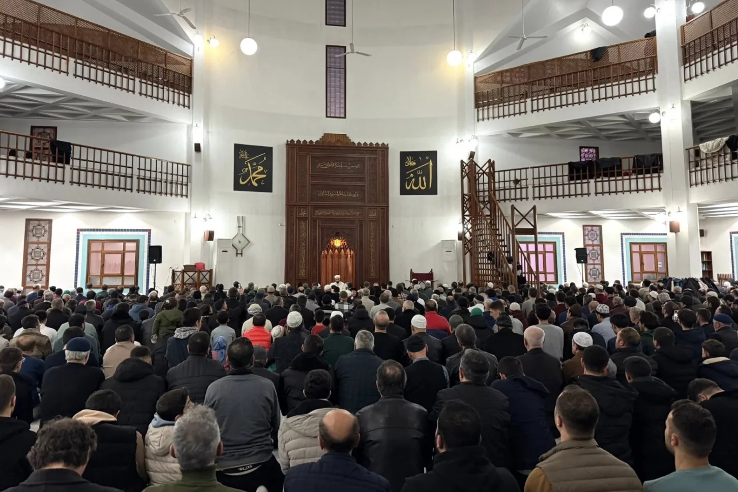 Bursa İneg&ouml;l&rsquo;de ilk teravih gecesi manevi atmosferle yaşandı