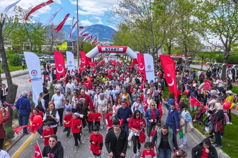 Denizli&rsquo;de 23 Nisan Coşkusu &ccedil;ocuk koşusuyla başladı