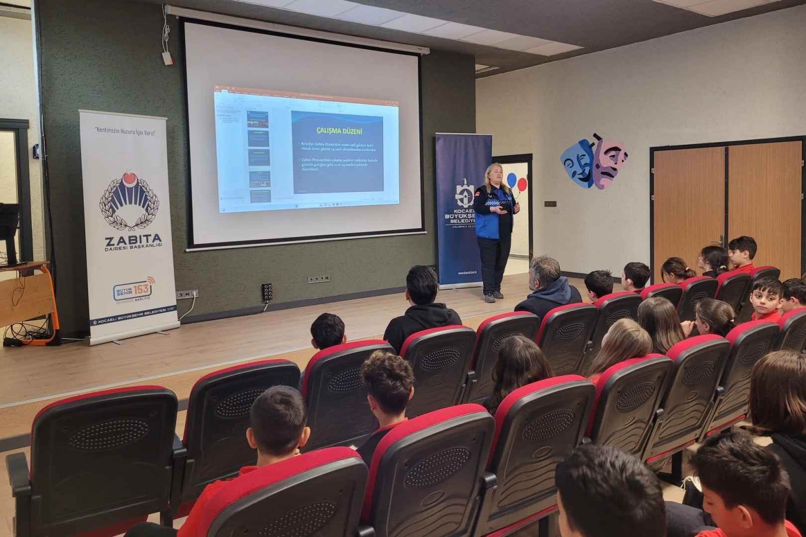 Kocaeli Zabıtası&rsquo;ndan &ouml;ğrencilere bilin&ccedil;li t&uuml;ketici eğitimi