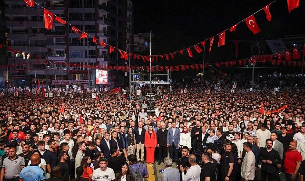 Antalya B&uuml;y&uuml;kşehir Belediyesi'nden coşkulu 19 Mayıs kutlaması