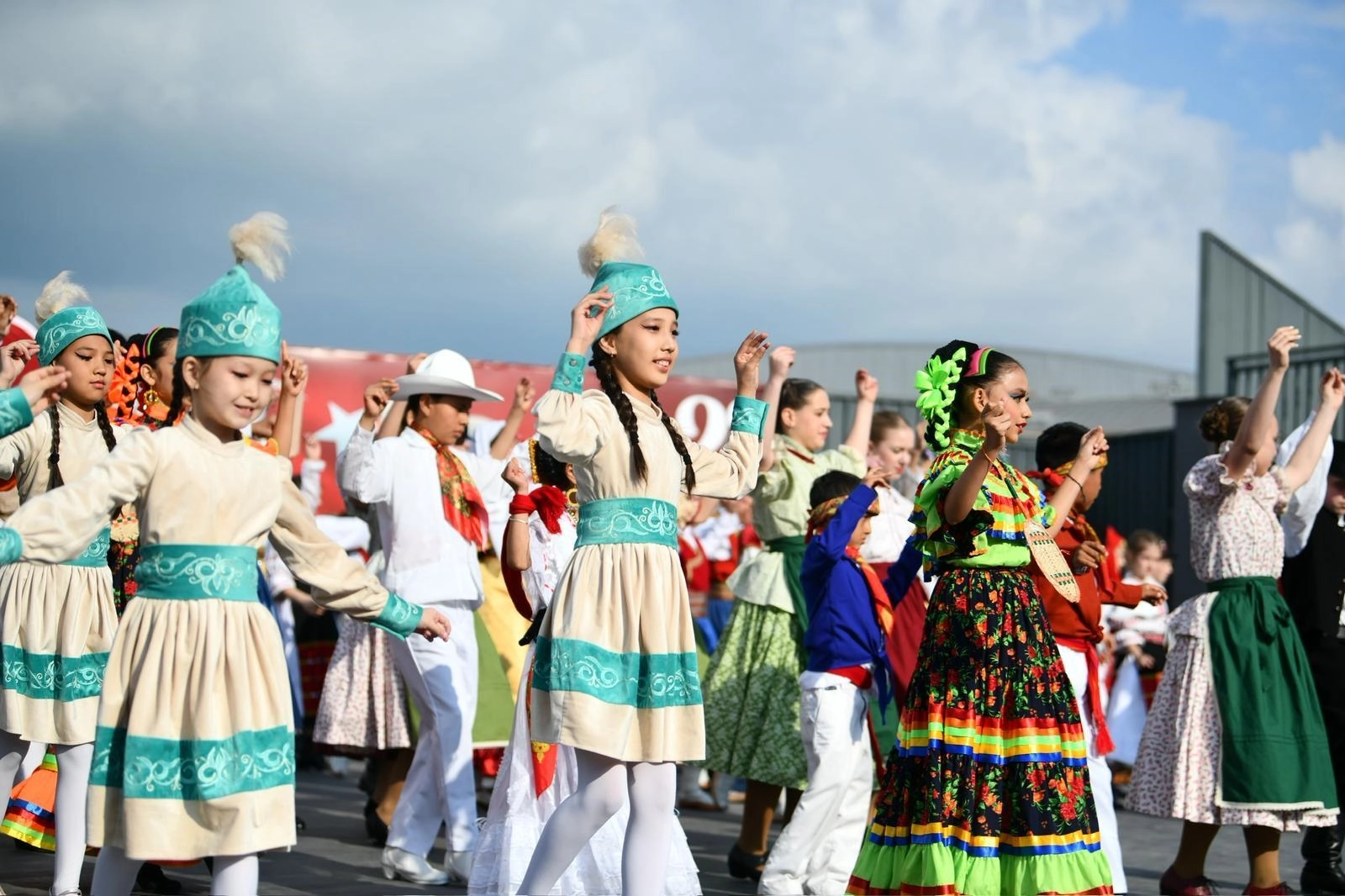 Balıkesir&rsquo;de Uluslararası &Ccedil;ocuk Festivali coşkusu