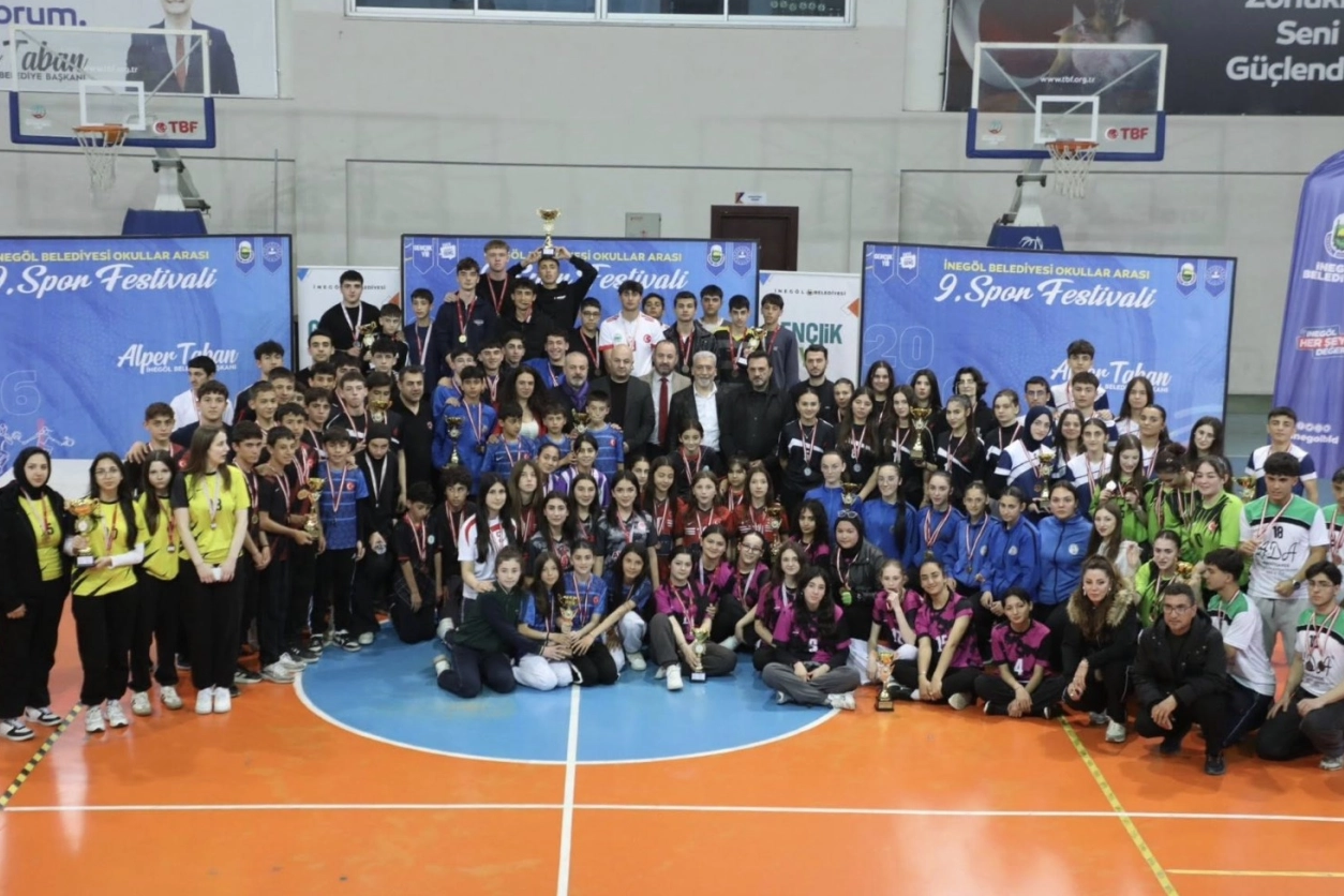 Bursa İneg&ouml;l'de puanlı atletizmde kupalar sahiplerini buldu