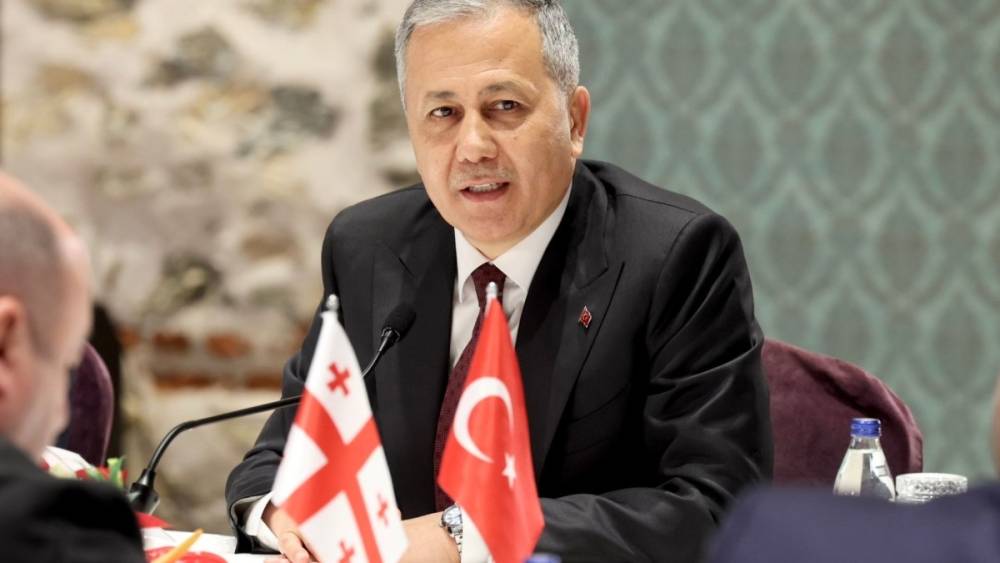 Bakan Yerlikaya duyurdu: Siirt&rsquo;te 54,6 kilo metamfetamin ele ge&ccedil;irildi 