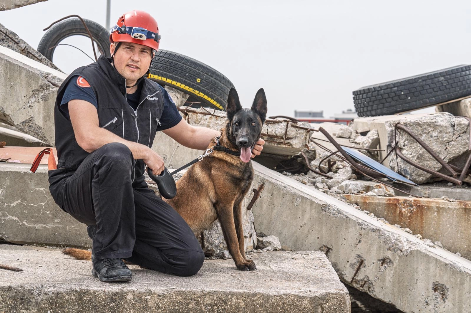 İzmir'de Momo enkaz i&ccedil;in eğitiliyor