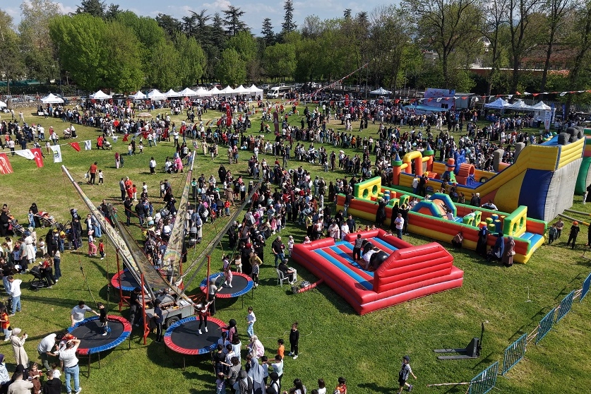 Bursa İneg&ouml;l&rsquo;de 23 Nisan coşkusu hafta sonu da s&uuml;rd&uuml;