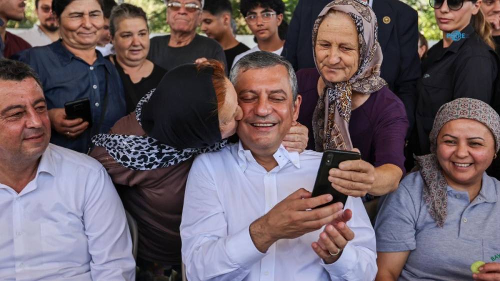 &Ouml;zg&uuml;r &Ouml;zel: &lsquo;Gerekirse yeni bir partiyle tertemiz bir sayfa a&ccedil;acağız&rsquo; 